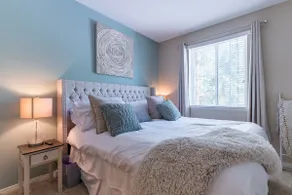 Luxury Modern Suite, King bed, Fast Wifi - Image 2