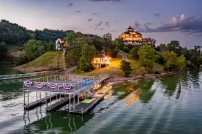 Ultimate Luxury Lake Estate -Sleeps 22|dock|chef kitchen - Image 2