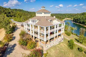 Ultimate Luxury Lake Estate -Sleeps 22|dock|chef kitchen - Image 4