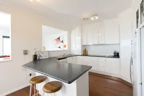 Stylish Coastal Charm at 15 Seaview Street - Image 3