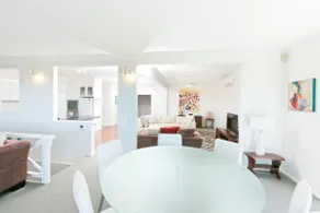 Stylish Coastal Charm at 15 Seaview Street - Image 4