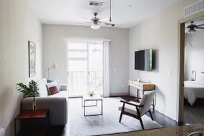 Bright 1BR Retreat | Capitol Access - Image 4