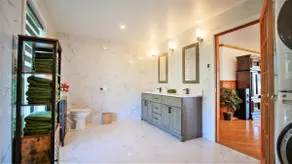The Simeon - Upscale Bay Views by Doorbed - Image 4