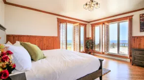 The Simeon - Upscale Bay Views by Doorbed - Image 3