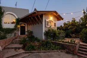 Serene Seaside Bliss - Lush & Secluded Garden Oasis - Image 2