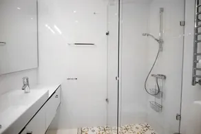 Newly renovated Fully-equipped Apartment - Image 5