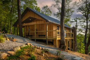 Riverfront cabin with mountain views and fireplace - Image 5