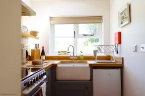 Norfolk Cottage Stay With Hot Tub | Sleeps 4 - Image 4
