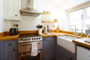 Norfolk Cottage Stay With Hot Tub | Sleeps 4 - Image 3