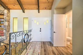 Pine Mountain Cabin w/ Hot Tub, 2 Mins to Marina! - Image 4