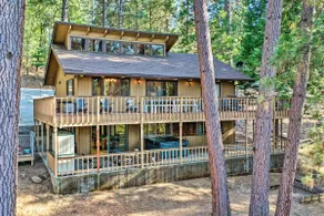 Pine Mountain Cabin w/ Hot Tub, 2 Mins to Marina! - Image 3