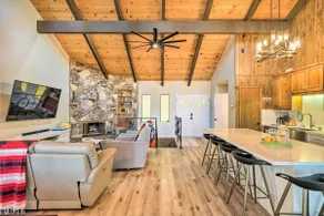 Pine Mountain Cabin w/ Hot Tub, 2 Mins to Marina! - Image 5