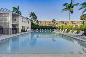 Sleek Coastal Abode: 1 Block to Naples Beach! - Image 3