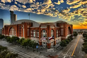 Vibrant Ambiance Downtown, DART, Mkt Ctr, AAArena! - Image 3