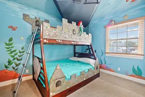 Disney Getaway | Pool & Mini-Golf - HVH Ames - Image 2