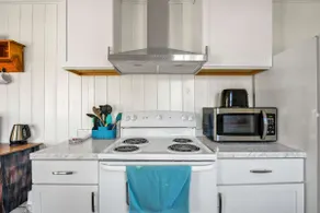 Come Chill at our Cute 2 bedroom Cottage - Image 4