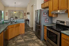Great Location! Comm Pool & Hot Tub! - Image 5