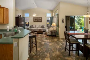 Great Location! Comm Pool & Hot Tub! - Image 4