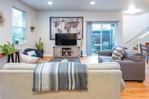 Boho Vibes- family townhouse w/ gourmet kitchen - Image 5