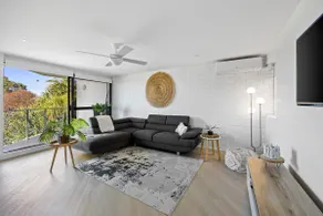 Beachside Views 2 Bedroom Apartments Mooloolaba - Image 3