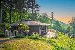 Amazing Town Mountain Getaway - Image 2