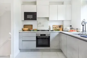 Cedar House is a modern three-bedroom townhouse, sleeping up to six guests and offering parking. - Image 4