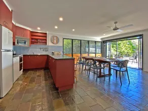 Large Five bedroom Home Close to Rock Wall. - Image 5