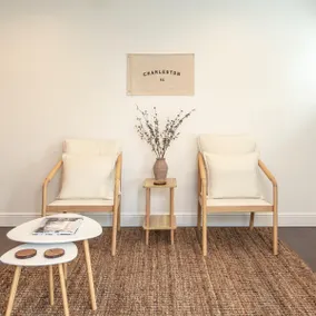 Cozy, Modern Townhome - Walk to Park Circle! - Image 3