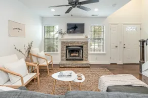 Cozy, Modern Townhome - Walk to Park Circle! - Image 2