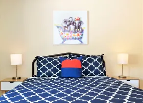 Charming & Secure Duplex #B| 2 min to I5 | Parking - Image 5