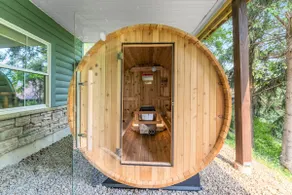Log Cabin Retreat: Hot Tub, Sauna, Near Town - Image 3