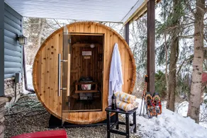 Log Cabin Retreat: Hot Tub, Sauna, Near Town - Image 4