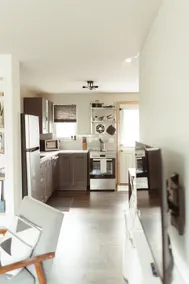 *Newly Remodeled Quaint, Second Floor Flat - Image 3