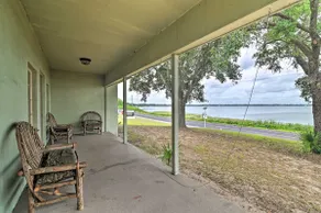 Lake Views & Private Porch: Auburndale Family Home - Image 2