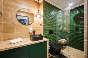 Green Velvet City Retreat - Image 4