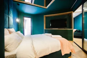 Green Velvet City Retreat - Image 3
