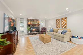 Waters Edge- Direct Lake Access - Image 2
