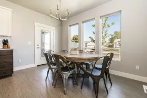 #StayinMyDistrict Modern & Stylish Meridian Home - Image 5