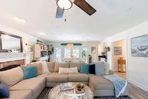 Dog lovers: Fenced yard, 2 king beds, lake access, - Image 4