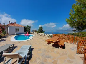 Apartment With Pool and Panorama View - Image 2