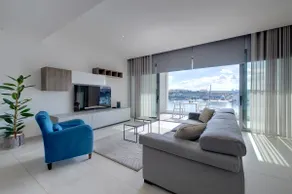 Superlative Apartment with Valletta and Harbour Views - Image 2