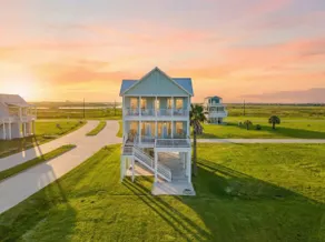 Serene Bayfront Home with Stunning Views - Image 2