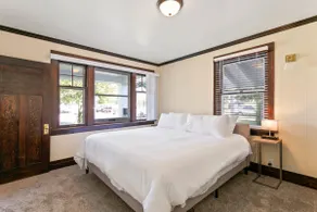 Walk 2 Shops, Cafes, and Bars! King Bed + WiFi! - Image 4