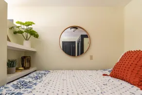 Hawthorne micro-apartment with a compact kitchen - Image 2