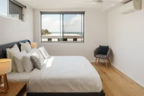 Bright Stylish Kings Beach Apartment - Image 2