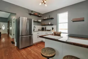 Rustic Retreat - Cute and Cozy! King! Centrally located - Image 3