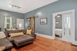 Rustic Retreat - Cute and Cozy! King! Centrally located - Image 2
