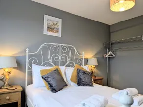 Poets Corner - Image 5