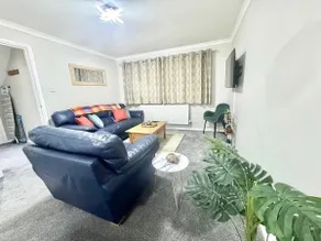4 Bedroom Modern home in Ashford central area - Image 2
