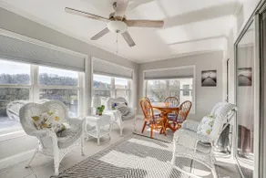 Lakefront Family Friendly condo - Image 2